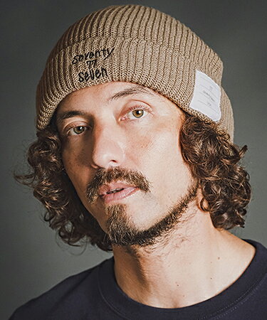 gray camel navy black ▼製品説明 【by CAMBIO】 --CAMBIO -- アクリル100%のビーニー。固すぎず柔らかすぎずのちょうど良い生地感。肌あたりも良く形状もキープします。シルエットは折り返しを調節可能。ロゴ刺繍を中央に配置。※着用画像と商品単体画像で色が異なる場合がございます。※商品単体画像を実物により近づけております。 【seventy seven(セブンティセブン)】アイテム一覧はこちらから ▼寸法(平置き) Freeサイズ／頭周り:約55〜60cm ※製造元提供。 素材 アクリル100%