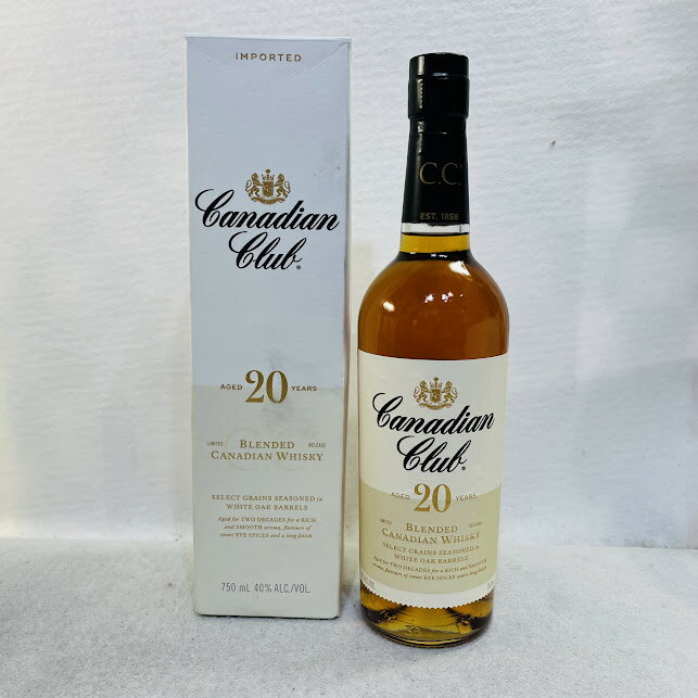 洋酒　　CANADIAN CLUB(カナディアンクラブ) カナディアンウイスキー カナディアン クラブ 20年 [ ウイスキー カナダ 750ml ] 内容量 (ml) 750 アルコール度数 40 原産国 カナダ 付属品 箱 ※古酒につきコルクが破損しやすいです。慎重に開栓しましてもきっと起こります。コルクは無保証ですのでご理解の上お求め願います。未開栓。梱包して宅急便でお送りします。 C　O　N　D　I　T　I　O　N 参考ランクは、 商品状態 酒美品 ※補足事項 ・ ・弊社の商品は1点物が多く在庫限りの出品です。この機会を逃さずお急ぎ、お求めくださいませ。 ・ 弊社はリサイクルショップですのでほとんどの商品は一般顧客様より店頭にて買取させていただいた商品です。したがってユーズド品であることをご理解いただき、神経質な方や、綺麗な状態にこだわる方はご購入をお避け頂き、直営店・量販店にて新品のご購入をお勧めいたします。出品ランクはあくまで参考でございます。ランクを理由としたご返品はお受けいたしかねます。ご了承くださいませ。 ■お取引について 酒類の販売について 未成年者の飲酒は法律で禁じられています。 申込者の方は注文フォームの備考の年齢欄を必ずご記入いただき送信願います。 もしご記入なき場合発送いたしかねますので予めご了承願います。 尚、お電話にて確認させていただく事もございます。 合わせてご了承くださいませ。 発送方法・送料 ◎購入商品は「宅急便」にて発送させていただきます。 【送料】 ヤマト運輸様(北海道・東北・沖縄は日本郵便様）にて発送させていただきます。 【配送日指定】 配達日指定は、購入のあった日から1週間後までとさせていただきます。 ※一週間以上先のご指定はお受けできません。ご了承ください。 【配達時間帯希望サービス】 指定なし　9:00～12:00　14:00～16:00　16:00～18:00　18:00～20:00　19:00～21:00 【同包】 複数購入された場合の送料は同梱可能ですが大きさによっては別途お見積もりになります。 【発送】 商品の発送は当日正午までに決済確認ができましたら当日発送し指定の地域には翌日のお届けをさせていただきます。 消費税について 落札金額には、消費税10%が含まれています。 お支払いについて 【決済方法】 ●代金引換：手数料（商品代金） 330円（1万円未満）440円（～3万円）660円（～10万円）1100円（～30万円） ●銀行振込（振込先は、楽天銀行とゆうちょ銀行です） ※お振込みの手数料はお客者様のご負担とさせていただきます。 ●クレジット決済 注意事項 ■下記内容に同意の上、ご入札下さいますようお願い申し上げます 　　ネット販売の性質上、パソコン環境・モニターなどの設定・仕様等で　　イメージ写真と実際の商品との色合いが若干異なる場合がございます。 ○ご購入後のキャンセルは等は、一切しておりません。 ○程度に敏感な方、神経質な方は必ず詳しい程度をお問い合わせください。 　○ご注文後、こちらからの連絡に48時間以上お返事が無い場合「お客様都合によるキャンセル」とさせて頂きます。 ○ご購入後、翌日から5営業日以内にお振込みの出来る方のみご注文下さい。 □気になる事がありましたら遠慮なくご質問下さい。 □掲載写真以外の画像もE-mailにてお送りする事が可能です。 □ご質問の返信は、取扱店舗の営業時間内に限ります。 【返品の特約】 ◇商品に欠陥がある場合を除き、返品や交換には応じておりません。 ◇商品に欠陥がある場合には送料当方負担にて、弊社が責任を持って対応させて頂きます。 ◇ご購入時についている付属品が欠品（紛失等）された場合、返品・交換はお受けできません。 ◇尚、商品の性質上、次の場合の返品・交換はお断りさせていただきます。 ・お客様の都合 ・一度ご使用になられた場合 ・イメージ違い（形状違い、大きさなど） ・連絡が無く、3日以上過ぎた場合 ◇お届けした商品がご注文の商品と異なっていた場合や事故等による損傷(不良品)が見られた場合、商品到着後48時間以内に「お電話かE-mail」にて、ご連絡をお願い致します。 【返金について】 ◇返品特約にあるお客様の都合以外の理由で返品となった場合、返金時の振込手数料は弊社にて負担いたします。 ◇銀行振込・代金引換などで、お客様が商品代金をお支払い後に「キャンセル（取消し）」をされた 場合、商品代金の返金はトラブル防止の為「ご購入者様名義への銀行振込」とさせていただきます。 ◇お振込みの際にかかる「手数料（振込手数料等）」は、お客様のご負担とさせていただきます。 ◇返金金額は、手数料を差し引いた商品代金（消費税込み）となります。 類似商品はこちらオールドパー クラシック 18年 箱入り 24,800円オールドパー12年 43度 750ml 箱あり5,980円フィンドレイター ファイネスト 5年 750m5,980円グランド オールドパー 12年 デラックス 79,980円サントリーウイスキーオールド旧ボトル750ml3,980円グランド オールドパー デラックス スコッチ 5,980円ロイヤル エイジ 750ml 43度J＆Bスコ7,980円ホワイトホースティンキャップ750ml43度箱89,800円BELL’S ベルズ スコッチウイスキー 陶器7,980円2024/06/06 更新