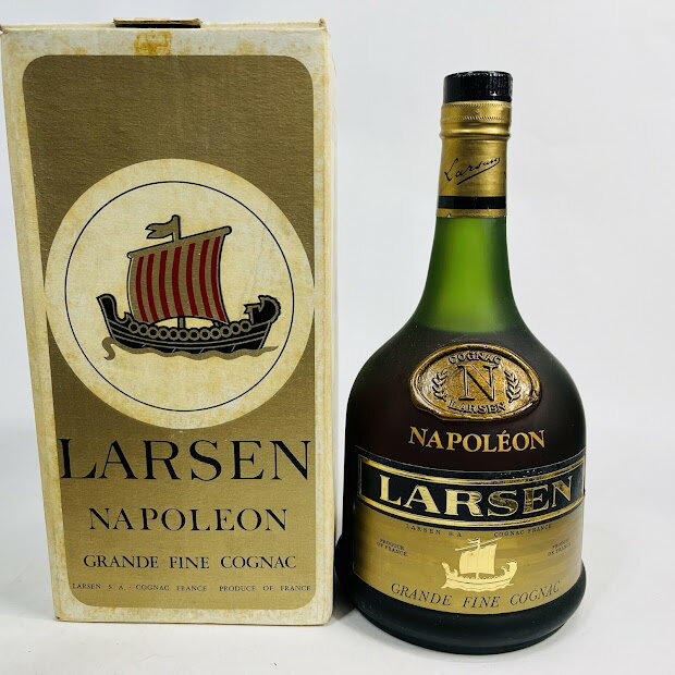 【未成年の飲酒は法律で禁じられています】ラーセン　ナポレオン700ml40度箱付きフロストボトル