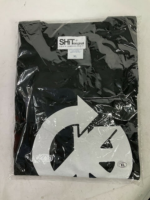 　　bish COPY CONTROL Tシャツ XLサイズ ブランド BiSH 色・柄 黒 素材 コットン100% 仕様 XLサイズ サイズ(cm) 身幅55×着丈74 付属品 袋入り 未開封品。メール便でお送りします。弊社の商品は1点物が多く在庫限りの出品です。この機会を逃さずお急ぎ、お求めくださいませ。 C　O　N　D　I　T　I　O　N 参考ランクは、 状態 新品 Nランク 新品・未使用品です Sランク 新品同様、どこにも使った形跡がみられない素晴らしい状態です Aランク 使用感が少なく、美しい状態 Bランク 使用感・傷・汚れ多少あり Cランク 使用感がありダメージが目立つ状態 Dランク 難あり、壊れている。我慢して使うことができる程度。 ジャンク 使えない。部品取りや生地として使うことができる程度。 ※補足事項 ・ ・ 弊社はリサイクルショップですのでほとんどの商品は一般顧客様より店頭にて買取させていただいた商品です。したがってユーズド品であることをご理解いただき、神経質な方や、綺麗な状態にこだわる方はご購入をお避け頂き、直営店・量販店にて新品のご購入をお勧めいたします。出品ランクはあくまで参考でございます。ランクを理由としたご返品はお受けいたしかねます。ご了承くださいませ。 ■お取引について 発送方法・送料 ◎商品は茶封筒にいれ「日本郵便様ゆうパケットもしくはクロネコDM便」にて発送させていただきます。 【送料】 全国一律無料（但し他の商品の同梱は出来ません）ポスト投函になります。 【配送日指定】 配達日のご指定はお受けできません。ご了承ください。 【配達時間帯希望サービス】 　　・時間指定なし 　 【同包】 ※こちらの都合で同梱する場合がございますが他の送料がかかる商品の同梱はお断りします。 【発送】 商品の発送は決済がお済みになってから、当社2営業日以内の発送とさせていただきます。 消費税について 商品金額には、消費税10%が含まれています。 お支払いについて 【決済方法】 ●代金引換できません。代引きご希望の場合は宅急便にて送料を申し受けます。 ●銀行振込（振込先は、楽天銀行とゆうちょ銀行です） ※お振込みの手数料はお客者様のご負担とさせていただきます。 ●クレジット決済 注意事項 ■下記内容に同意の上、ご入札下さいますようお願い申し上げます 　　ネット販売の性質上、パソコン環境・モニターなどの設定・仕様等で　　イメージ写真と実際の商品との色合いが若干異なる場合がございます。 ○ご購入後のキャンセルは等は、一切しておりません。 ○程度に敏感な方、神経質な方は必ず詳しい程度をお問い合わせください。 　○ご注文後、こちらからの連絡に48時間以上お返事が無い場合「お客様都合によるキャンセル」とさせて頂きます。 ○ご購入後、翌日から5営業日以内にお振込みの出来る方のみご注文下さい。 □気になる事がありましたら遠慮なくご質問下さい。 □掲載写真以外の画像もE-mailにてお送りする事が可能です。 □ご質問の返信は、取扱店舗の営業時間内に限ります。 【返品の特約】 ◇商品に欠陥がある場合を除き、返品や交換には応じておりません。 ◇商品に欠陥がある場合には送料当方負担にて、弊社が責任を持って対応させて頂きます。 ◇ご購入時についている付属品が欠品（紛失等）された場合、返品・交換はお受けできません。 ◇尚、商品の性質上、次の場合の返品・交換はお断りさせていただきます。 ・お客様の都合 ・一度ご使用になられた場合 ・イメージ違い（形状違い、大きさなど） ・連絡が無く、3日以上過ぎた場合 ◇お届けした商品がご注文の商品と異なっていた場合や事故等による損傷(不良品)が見られた場合、商品到着後48時間以内に「お電話かE-mail」にて、ご連絡をお願い致します。 【返金について】 ◇返品特約にあるお客様の都合以外の理由で返品となった場合、返金時の振込手数料は弊社にて負担いたします。 ◇銀行振込・代金引換などで、お客様が商品代金をお支払い後に「キャンセル（取消し）」をされた 場合、商品代金の返金はトラブル防止の為「ご購入者様名義への銀行振込」とさせていただきます。 ◇お振込みの際にかかる「手数料（振込手数料等）」は、お客様のご負担とさせていただきます。 ◇返金金額は、手数料を差し引いた商品代金（消費税込み）となります。 類似商品はこちらBiSH ALiEN Tシャツ ブラック XL8,430円bish 世界で一番きれいなBISH特典 Tシ3,650円BISH モンスタービッシュ MONSTER 4,150円BiSH BiRD Tシャツ XL 鳥Tee 4,650円BiSH FISH Tシャツ XL 仙台限定 4,150円bish FOR LiVE TOUR ViSU9,430円BiSH SPARKS EPiSODE2 XL8,430円bish グリーンアイスショートスリーブ Tシ4,650円BiSH Tシャツ代官山UNIT限定品 サイズ3,650円2025/09/02 更新