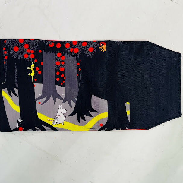 【未使用】ムーミン&リトルミィ森 リバーシブルブックカバー 絵本それからどうなるの 文庫本サイズ 表黒 裏赤 MUE-BKC02●メール便●代引き不可