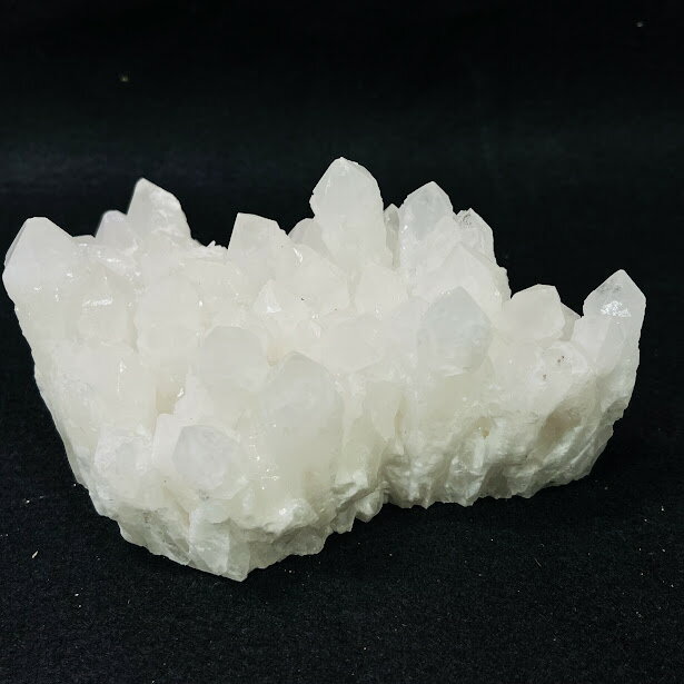 水晶クラスター　627g 四川省産 原石 天然石 1点物 パワーストーン クリスタル 浄化 空間 自然石 結晶 鉱物 ポイント ヒーリング crystal