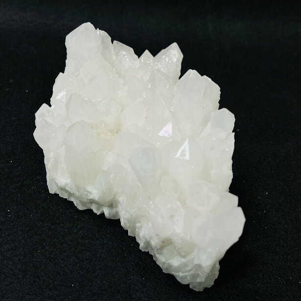 水晶クラスター　627g 四川省産 原石 天然石 1点物 パワーストーン クリスタル 浄化 空間 自然石 結晶 鉱物 ポイント ヒーリング crystal