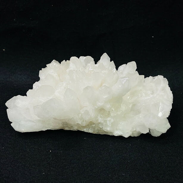 水晶クラスター　618g 水晶クラスター739g 四川省産 原石 天然石 1点物 パワーストーン クリスタル 浄化 空間 自然石 結晶 鉱物 ポイント ヒーリング crystal