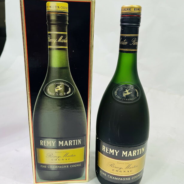 【未成年の飲酒は法律で禁じられています】レミーマルタンVSOP オールドボトル 40度 700ml 箱つき