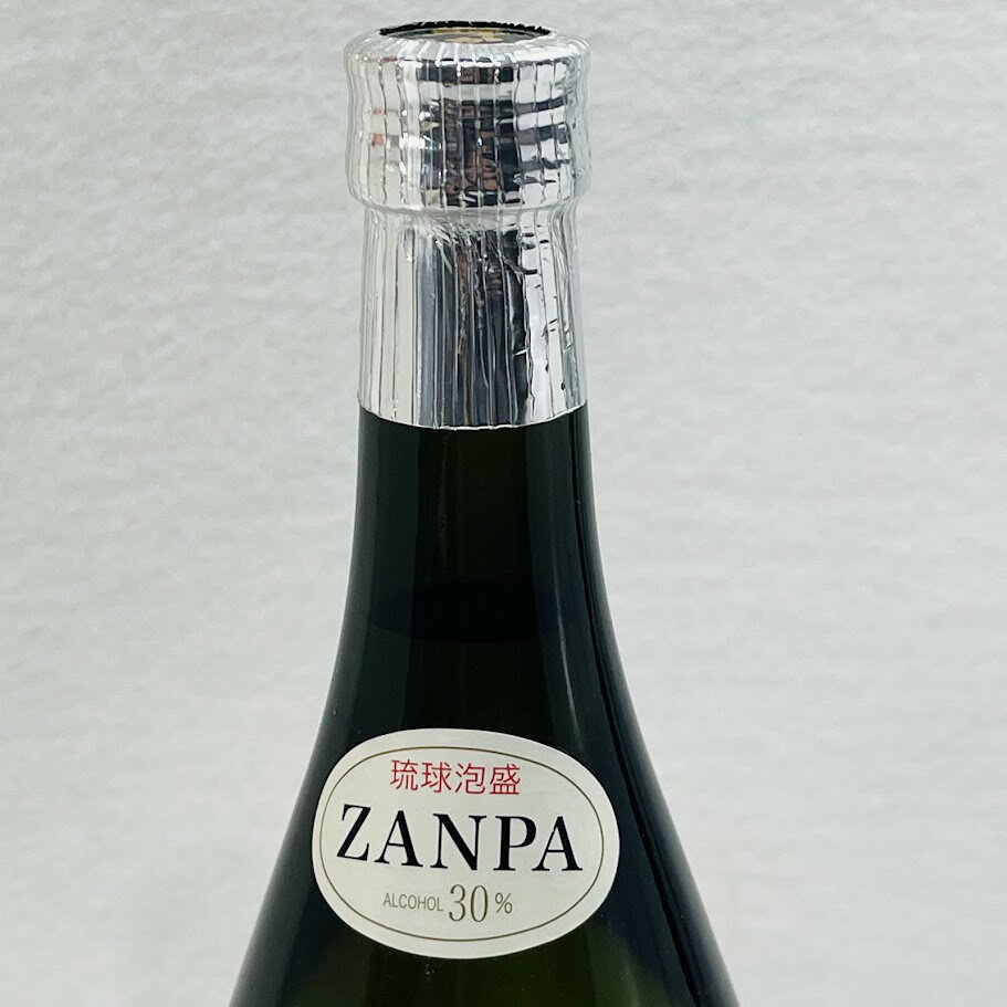 【未成年の飲酒は法律で禁じられています】泡盛 比嘉酒造 残波 (黒) 30度 720ml