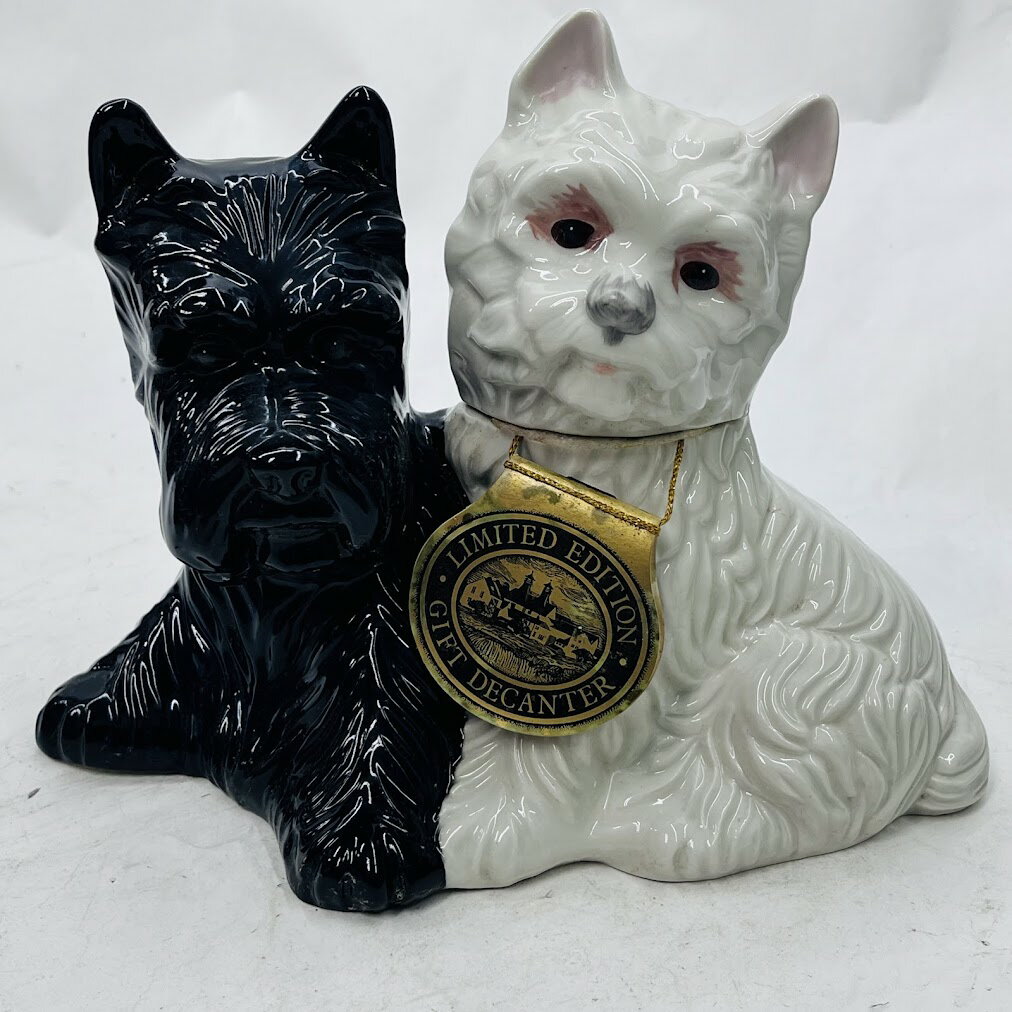 洋酒　　※栓ゆるいジャンク品　ブラックアンドホワイト陶器ボトルスコッチウイスキー750ml43度　空ボトルだけとしてご理解ください 内容量 (ml) 750 アルコール度数 43 原産国 イギリス 付属品 しおり ※古酒につきコルクが破損し...