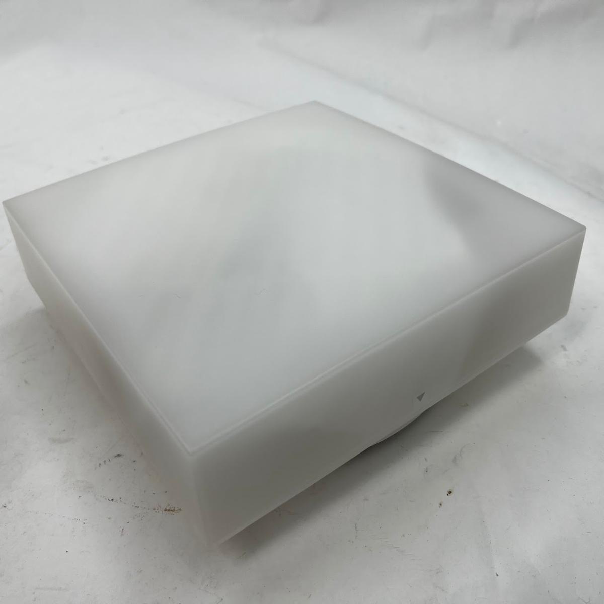 【動作確認済】【中古】アイリスオーヤマ LEDブラケット IRBR4WW-SQPL1 温白色 シーリング・ブラケット(天井・壁付け兼用)※色違いにより一度取り付けただけの新古品(箱と中身異なります) [3]