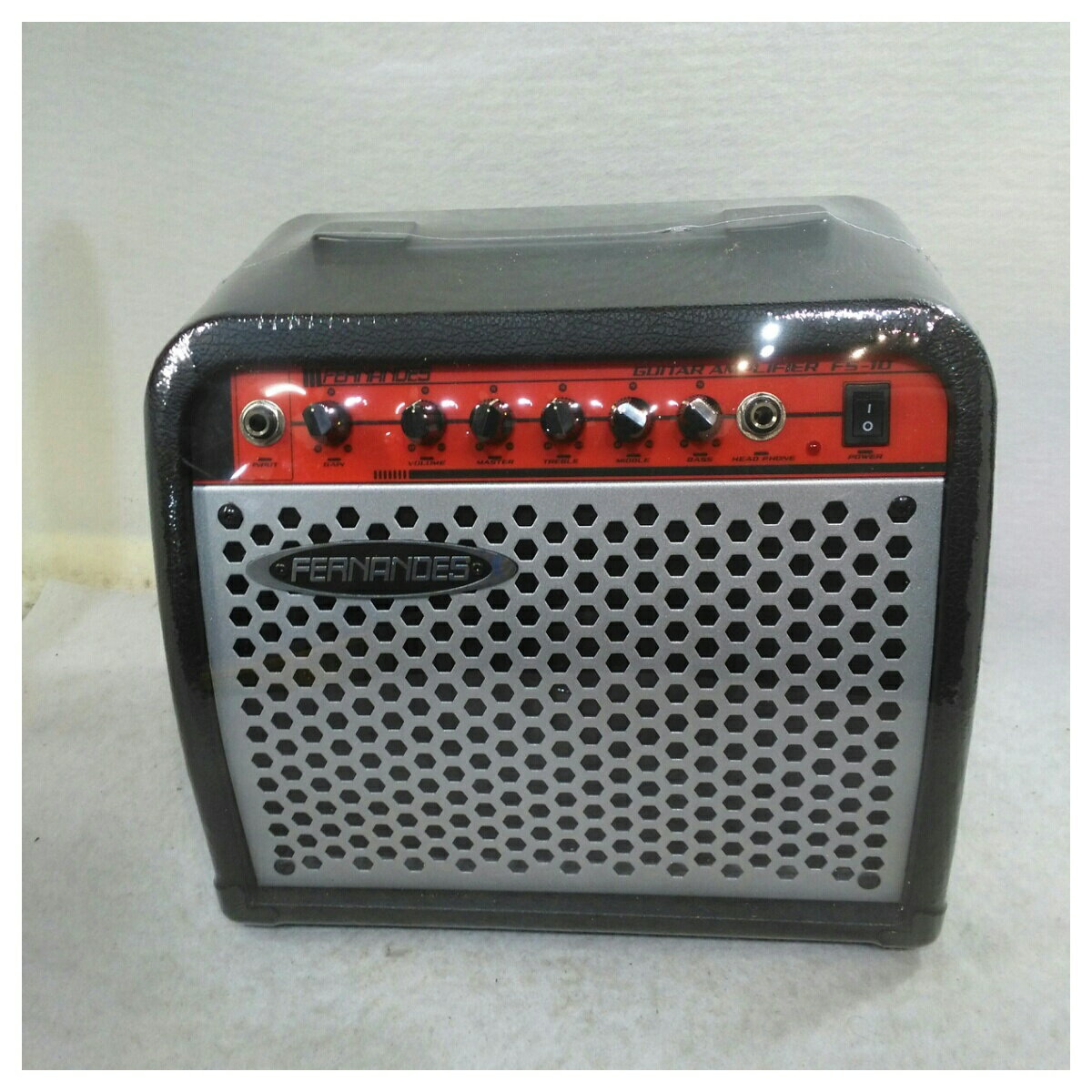 BOSSのディストーション・ペダル「DS-1」フェルナンデス製ギターアンプ「FS-10」 DS-1 WH Distortion BOSS ギター用エフェクター ディストーション 商品