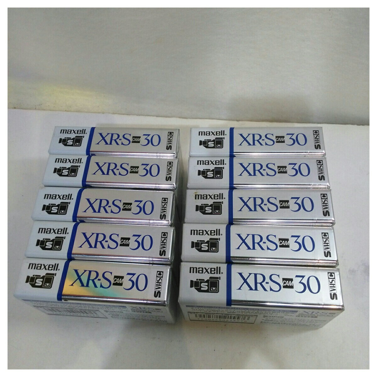 家電　　マクセル S-VHS-C ビデオテープ 30分 ST-C30XR-SF×10本セット 型番 ST-C30XR-SF 色 ブラック系 素材 仕様 S-VHS-Cテープ サイズ(cm) パックサイズ約W10.0×H13.5×D12.8 参考定価 0 重さ(kg) 付属品 未使用品10本セットです。　梱包して宅急便でお送りします。弊社の商品は1点物が多く在庫限りの出品です。この機会を逃さずお急ぎ、お求めくださいませ。 C　O　N　D　I　T　I　O　N 参考ランクは、 商品状態 新品 ※補足事項 ・ 標準モード：30分、3倍モード：90分 ・ 弊社はリサイクルショップですのでほとんどの商品は一般顧客様より店頭にて買取させていただいた商品です。したがってユーズド品であることをご理解いただき、神経質な方や、綺麗な状態にこだわる方はご購入をお避け頂き、直営店・量販店にて新品のご購入をお勧めいたします。出品ランクはあくまで参考でございます。ランクを理由としたご返品はお受けいたしかねます。ご了承くださいませ。 ■お取引について 発送方法・送料 ◎購入商品は「宅急便」にて発送させていただきます。 【送料】 ヤマト運輸様(北海道・東北・沖縄は日本郵便様）にて発送させていただきます。 送料無料 【配送日指定】 配達日指定は、購入のあった日から1週間後までとさせていただきます。 ※一週間以上先のご指定はお受けできません。ご了承ください。 【配達時間帯希望サービス】 指定なし　9:00～12:00　14:00～16:00　16:00～18:00　18:00～20:00　19:00～21:00 【同包】 複数購入された場合の送料は同梱可能ですが大きさによっては別途お見積もりになります。 【発送】 商品の発送は当日正午までに決済確認ができましたら当日発送し指定の地域には翌日のお届けをさせていただきます。 消費税について 購入金額には、消費税10%が含まれています。 お支払いについて 【決済方法】 ●代金引換：手数料（商品代金） 330円（1万円未満）440円（～3万円）660円（～10万円）1100円（～30万円） ●銀行振込（振込先は、楽天銀行とゆうちょ銀行です） ※お振込みの手数料はお客者様のご負担とさせていただきます。 ●クレジット決済 注意事項 ■下記内容に同意の上、ご入札下さいますようお願い申し上げます 　　ネット販売の性質上、パソコン環境・モニターなどの設定・仕様等で　　イメージ写真と実際の商品との色合いが若干異なる場合がございます。 ○ご購入後のキャンセルは等は、一切しておりません。 ○程度に敏感な方、神経質な方は必ず詳しい程度をお問い合わせください。 　○ご注文後、こちらからの連絡に48時間以上お返事が無い場合「お客様都合によるキャンセル」とさせて頂きます。 ○ご購入後、翌日から5営業日以内にお振込みの出来る方のみご注文下さい。 □気になる事がありましたら遠慮なくご質問下さい。 □掲載写真以外の画像もE-mailにてお送りする事が可能です。 □ご質問の返信は、取扱店舗の営業時間内に限ります。 【返品の特約】 ◇商品に欠陥がある場合を除き、返品や交換には応じておりません。 ◇商品に欠陥がある場合には送料当方負担にて、弊社が責任を持って対応させて頂きます。 ◇ご購入時についている付属品が欠品（紛失等）された場合、返品・交換はお受けできません。 ◇尚、商品の性質上、次の場合の返品・交換はお断りさせていただきます。 ・お客様の都合 ・一度ご使用になられた場合 ・イメージ違い（形状違い、大きさなど） ・連絡が無く、3日以上過ぎた場合 ◇お届けした商品がご注文の商品と異なっていた場合や事故等による損傷(不良品)が見られた場合、商品到着後48時間以内に「お電話かE-mail」にて、ご連絡をお願い致します。 【返金について】 ◇返品特約にあるお客様の都合以外の理由で返品となった場合、返金時の振込手数料は弊社にて負担いたします。 ◇銀行振込・代金引換などで、お客様が商品代金をお支払い後に「キャンセル（取消し）」をされた 場合、商品代金の返金はトラブル防止の為「ご購入者様名義への銀行振込」とさせていただきます。 ◇お振込みの際にかかる「手数料（振込手数料等）」は、お客様のご負担とさせていただきます。 ◇返金金額は、手数料を差し引いた商品代金（消費税込み）となります。　