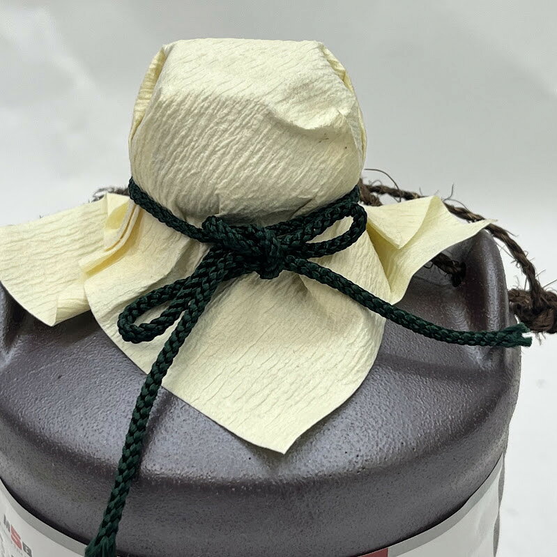 リサイクルショップリステーションの【未成年の飲酒は法律で禁じられています】宮下酒造 本格米焼酎 白麹仕込み 白備前 備前焼ボトル720ml｜アングル3