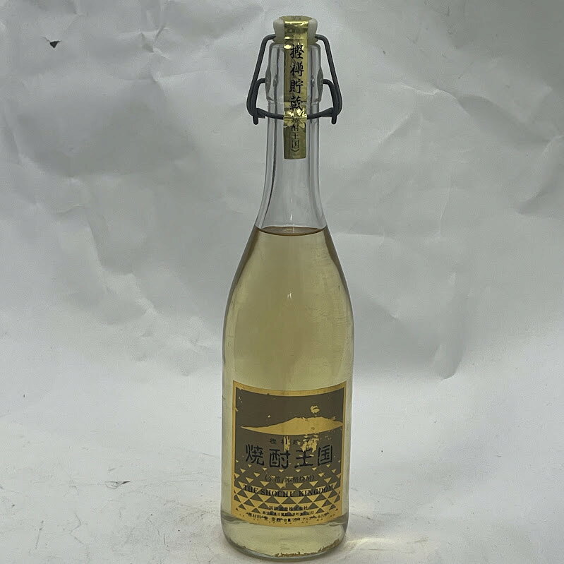 洋酒　　焼酎王国　金箔入り　900ml25度　浜田酒造　樫樽貯蔵 内容量 (ml) 720 アルコール度数 25 原産国 鹿児島 付属品 未開栓。梱包の上宅急便でお送りします。 C　O　N　D　I　T　I　O　N 参考ランクは、 商品状態 （未開封：美品）中古買取品 ※補足事項 ・ ・弊社の商品は1点物が多く在庫限りの出品です。この機会を逃さずお急ぎ、お求めくださいませ。 ・ 弊社はリサイクルショップですのでほとんどの商品は一般顧客様より店頭にて買取させていただいた商品です。したがってユーズド品であることをご理解いただき、神経質な方や、綺麗な状態にこだわる方はご購入をお避け頂き、直営店・量販店にて新品のご購入をお勧めいたします。出品ランクはあくまで参考でございます。ランクを理由としたご返品はお受けいたしかねます。ご了承くださいませ。 ■お取引について 酒類の販売について 未成年者の飲酒は法律で禁じられています。 申込者の方は注文フォームの備考の年齢欄を必ずご記入いただき送信願います。 もしご記入なき場合発送いたしかねますので予めご了承願います。 尚、お電話にて確認させていただく事もございます。 合わせてご了承くださいませ。 発送方法・送料 ◎購入商品は「宅急便」にて発送させていただきます。 【送料】 ヤマト運輸様(北海道・東北・沖縄は日本郵便様）にて発送させていただきます。 60サイズ　北海道1500円　東北750円　関東・信越600円　北陸東海550円　関西・中四国550円　九州550円　沖縄1350円 【配送日指定】 配達日指定は、購入のあった日から1週間後までとさせていただきます。 ※一週間以上先のご指定はお受けできません。ご了承ください。 【配達時間帯希望サービス】 指定なし　9:00～12:00　14:00～16:00　16:00～18:00　18:00～20:00　19:00～21:00 【同包】 複数購入された場合の送料は同梱可能ですが大きさによっては別途お見積もりになります。 【発送】 商品の発送は当日正午までに決済確認ができましたら当日発送し指定の地域には翌日のお届けをさせていただきます。 消費税について 落札金額には、消費税10%が含まれています。 お支払いについて 【決済方法】 ●代金引換：手数料（商品代金） 330円（1万円未満）440円（～3万円）660円（～10万円）1100円（～30万円） ●銀行振込（振込先は、楽天銀行とゆうちょ銀行です） ※お振込みの手数料はお客者様のご負担とさせていただきます。 ●クレジット決済 注意事項 ■下記内容に同意の上、ご入札下さいますようお願い申し上げます 　　ネット販売の性質上、パソコン環境・モニターなどの設定・仕様等で　　イメージ写真と実際の商品との色合いが若干異なる場合がございます。 ○ご購入後のキャンセルは等は、一切しておりません。 ○程度に敏感な方、神経質な方は必ず詳しい程度をお問い合わせください。 　○ご注文後、こちらからの連絡に48時間以上お返事が無い場合「お客様都合によるキャンセル」とさせて頂きます。 ○ご購入後、翌日から5営業日以内にお振込みの出来る方のみご注文下さい。 □気になる事がありましたら遠慮なくご質問下さい。 □掲載写真以外の画像もE-mailにてお送りする事が可能です。 □ご質問の返信は、取扱店舗の営業時間内に限ります。 【返品の特約】 ◇商品に欠陥がある場合を除き、返品や交換には応じておりません。 ◇商品に欠陥がある場合には送料当方負担にて、弊社が責任を持って対応させて頂きます。 ◇ご購入時についている付属品が欠品（紛失等）された場合、返品・交換はお受けできません。 ◇尚、商品の性質上、次の場合の返品・交換はお断りさせていただきます。 ・お客様の都合 ・一度ご使用になられた場合 ・イメージ違い（形状違い、大きさなど） ・連絡が無く、3日以上過ぎた場合 ◇お届けした商品がご注文の商品と異なっていた場合や事故等による損傷(不良品)が見られた場合、商品到着後48時間以内に「お電話かE-mail」にて、ご連絡をお願い致します。 【返金について】 ◇返品特約にあるお客様の都合以外の理由で返品となった場合、返金時の振込手数料は弊社にて負担いたします。 ◇銀行振込・代金引換などで、お客様が商品代金をお支払い後に「キャンセル（取消し）」をされた 場合、商品代金の返金はトラブル防止の為「ご購入者様名義への銀行振込」とさせていただきます。 ◇お振込みの際にかかる「手数料（振込手数料等）」は、お客様のご負担とさせていただきます。 ◇返金金額は、手数料を差し引いた商品代金（消費税込み）となります。
