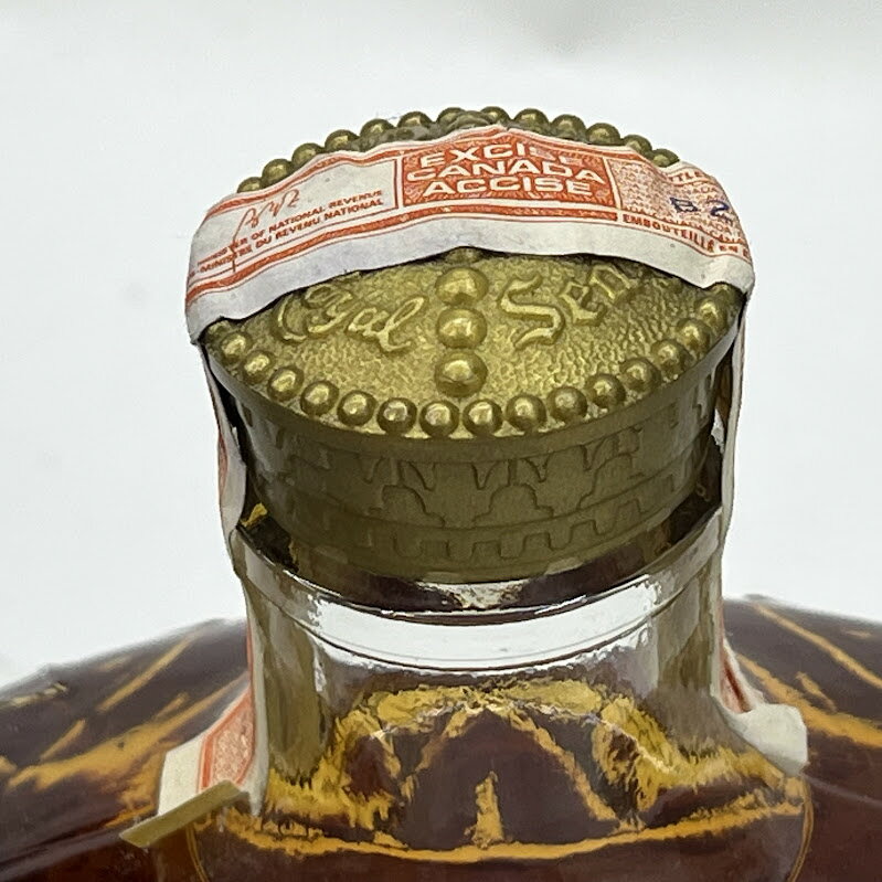 リサイクルショップリステーションの【未成年の飲酒は法律で禁じられています】カナディアンクラブ 40度 750ml ラベル欠損封緘紙1983｜アングル2