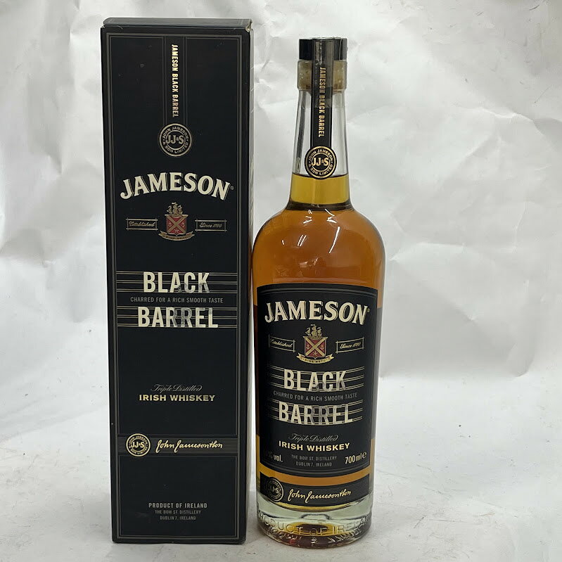 洋酒　　ジェムソン ブラック・バレルアイリッシュウイスキー 40度 アイルランド 700ml 内容量 (ml) 700 アルコール度数 40 原産国 イギリス 付属品 箱 ※古酒につきコルクが破損しやすいです。慎重に開栓しましてもきっと起こります。コルクは無保証ですのでご理解の上お求め願います。未開栓。梱包の上宅急便でお送りします。 C　O　N　D　I　T　I　O　N 参考ランクは、 商品状態 （未開封：美品）中古買取品 ※補足事項 ・ ・弊社の商品は1点物が多く在庫限りの出品です。この機会を逃さずお急ぎ、お求めくださいませ。 ・ 弊社はリサイクルショップですのでほとんどの商品は一般顧客様より店頭にて買取させていただいた商品です。したがってユーズド品であることをご理解いただき、神経質な方や、綺麗な状態にこだわる方はご購入をお避け頂き、直営店・量販店にて新品のご購入をお勧めいたします。出品ランクはあくまで参考でございます。ランクを理由としたご返品はお受けいたしかねます。ご了承くださいませ。 ■お取引について 酒類の販売について 未成年者の飲酒は法律で禁じられています。 申込者の方は注文フォームの備考の年齢欄を必ずご記入いただき送信願います。 もしご記入なき場合発送いたしかねますので予めご了承願います。 尚、お電話にて確認させていただく事もございます。 合わせてご了承くださいませ。 発送方法・送料 ◎購入商品は「宅急便」にて発送させていただきます。 【送料】 ヤマト運輸様(北海道・東北・沖縄は日本郵便様）にて発送させていただきます。 送料無料 【配送日指定】 配達日指定は、購入のあった日から1週間後までとさせていただきます。 ※一週間以上先のご指定はお受けできません。ご了承ください。 【配達時間帯希望サービス】 指定なし　9:00～12:00　14:00～16:00　16:00～18:00　18:00～20:00　19:00～21:00 【同包】 複数購入された場合の送料は同梱可能ですが大きさによっては別途お見積もりになります。 【発送】 商品の発送は当日正午までに決済確認ができましたら当日発送し指定の地域には翌日のお届けをさせていただきます。 消費税について 落札金額には、消費税10%が含まれています。 お支払いについて 【決済方法】 ●代金引換：手数料（商品代金） 330円（1万円未満）440円（～3万円）660円（～10万円）1100円（～30万円） ●銀行振込（振込先は、楽天銀行とゆうちょ銀行です） ※お振込みの手数料はお客者様のご負担とさせていただきます。 ●クレジット決済 注意事項 ■下記内容に同意の上、ご入札下さいますようお願い申し上げます 　　ネット販売の性質上、パソコン環境・モニターなどの設定・仕様等で　　イメージ写真と実際の商品との色合いが若干異なる場合がございます。 ○ご購入後のキャンセルは等は、一切しておりません。 ○程度に敏感な方、神経質な方は必ず詳しい程度をお問い合わせください。 　○ご注文後、こちらからの連絡に48時間以上お返事が無い場合「お客様都合によるキャンセル」とさせて頂きます。 ○ご購入後、翌日から5営業日以内にお振込みの出来る方のみご注文下さい。 □気になる事がありましたら遠慮なくご質問下さい。 □掲載写真以外の画像もE-mailにてお送りする事が可能です。 □ご質問の返信は、取扱店舗の営業時間内に限ります。 【返品の特約】 ◇商品に欠陥がある場合を除き、返品や交換には応じておりません。 ◇商品に欠陥がある場合には送料当方負担にて、弊社が責任を持って対応させて頂きます。 ◇ご購入時についている付属品が欠品（紛失等）された場合、返品・交換はお受けできません。 ◇尚、商品の性質上、次の場合の返品・交換はお断りさせていただきます。 ・お客様の都合 ・一度ご使用になられた場合 ・イメージ違い（形状違い、大きさなど） ・連絡が無く、3日以上過ぎた場合 ◇お届けした商品がご注文の商品と異なっていた場合や事故等による損傷(不良品)が見られた場合、商品到着後48時間以内に「お電話かE-mail」にて、ご連絡をお願い致します。 【返金について】 ◇返品特約にあるお客様の都合以外の理由で返品となった場合、返金時の振込手数料は弊社にて負担いたします。 ◇銀行振込・代金引換などで、お客様が商品代金をお支払い後に「キャンセル（取消し）」をされた 場合、商品代金の返金はトラブル防止の為「ご購入者様名義への銀行振込」とさせていただきます。 ◇お振込みの際にかかる「手数料（振込手数料等）」は、お客様のご負担とさせていただきます。 ◇返金金額は、手数料を差し引いた商品代金（消費税込み）となります。 類似商品はこちらプロクラメーション ブレンデッド・アイリッシュ12,800円トモンドゲート　ナイチンゲールモルトウイスキー9,980円イーガンズ コンヴィクション ウイスキー 469,980円グレースオマリー　アイリッシュウイスキー7007,980円ティパレイリーファイストフィルオークカスク　ア12,800円ティパレイリーエクスポートカスク　アイリッシュ12,800円アイラミスト17年フラスココレクション150m14,800円ジョニーウォーカー700ml40度 ブラックラ2,980円クルボアジェナポレオンゴールドインペリアル7012,800円2026/07/24 更新