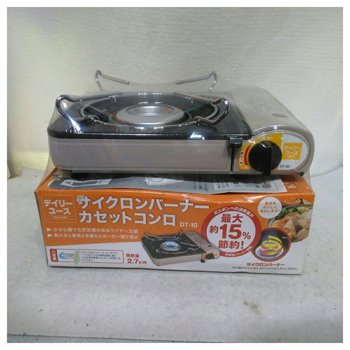 家電　　東邦金属工業 カセットコンロ サイクロンバーナー DT-10 型番 DT-10 色 素材 仕様 2.7kw サイズ(cm) 箱サイズ約W34.5×H28.0×D12.0 参考定価 0 重さ(kg) 付属品 中古品ですが状態いいです。　梱包して宅急便でお送りします弊社の商品は1点物が多く在庫限りの出品です。この機会を逃さずお急ぎ、お求めくださいませ。 C　O　N　D　I　T　I　O　N 参考ランクは、 商品状態 Aランク ※補足事項 ・ ・ 弊社はリサイクルショップですのでほとんどの商品は一般顧客様より店頭にて買取させていただいた商品です。したがってユーズド品であることをご理解いただき、神経質な方や、綺麗な状態にこだわる方はご購入をお避け頂き、直営店・量販店にて新品のご購入をお勧めいたします。出品ランクはあくまで参考でございます。ランクを理由としたご返品はお受けいたしかねます。ご了承くださいませ。 ■お取引について 発送方法・送料 ◎購入商品は「宅急便」にて発送させていただきます。 【送料】 ヤマト運輸様(北海道・東北・沖縄は日本郵便様）にて発送させていただきます。 発送は80サイズです。送料は次のとおりです。80サイズ　北海道1750円　東北900円　関東・信越750円　北陸東海700円　関西・中四国650円　九州700円　沖縄1600円 【配送日指定】 配達日指定は、購入のあった日から1週間後までとさせていただきます。 ※一週間以上先のご指定はお受けできません。ご了承ください。 【配達時間帯希望サービス】 指定なし　9:00～12:00　14:00～16:00　16:00～18:00　18:00～20:00　19:00～21:00 【同包】 複数購入された場合の送料は同梱可能ですが大きさによっては別途お見積もりになります。 【発送】 商品の発送は当日正午までに決済確認ができましたら当日発送し指定の地域には翌日のお届けをさせていただきます。 消費税について 購入金額には、消費税10%が含まれています。 お支払いについて 【決済方法】 ●代金引換：手数料（商品代金） 330円（1万円未満）440円（～3万円）660円（～10万円）1100円（～30万円） ●銀行振込（振込先は、楽天銀行とゆうちょ銀行です） ※お振込みの手数料はお客者様のご負担とさせていただきます。 ●クレジット決済 注意事項 ■下記内容に同意の上、ご入札下さいますようお願い申し上げます 　　ネット販売の性質上、パソコン環境・モニターなどの設定・仕様等で　　イメージ写真と実際の商品との色合いが若干異なる場合がございます。 ○ご購入後のキャンセルは等は、一切しておりません。 ○程度に敏感な方、神経質な方は必ず詳しい程度をお問い合わせください。 　○ご注文後、こちらからの連絡に48時間以上お返事が無い場合「お客様都合によるキャンセル」とさせて頂きます。 ○ご購入後、翌日から5営業日以内にお振込みの出来る方のみご注文下さい。 □気になる事がありましたら遠慮なくご質問下さい。 □掲載写真以外の画像もE-mailにてお送りする事が可能です。 □ご質問の返信は、取扱店舗の営業時間内に限ります。 【返品の特約】 ◇商品に欠陥がある場合を除き、返品や交換には応じておりません。 ◇商品に欠陥がある場合には送料当方負担にて、弊社が責任を持って対応させて頂きます。 ◇ご購入時についている付属品が欠品（紛失等）された場合、返品・交換はお受けできません。 ◇尚、商品の性質上、次の場合の返品・交換はお断りさせていただきます。 ・お客様の都合 ・一度ご使用になられた場合 ・イメージ違い（形状違い、大きさなど） ・連絡が無く、3日以上過ぎた場合 ◇お届けした商品がご注文の商品と異なっていた場合や事故等による損傷(不良品)が見られた場合、商品到着後48時間以内に「お電話かE-mail」にて、ご連絡をお願い致します。 【返金について】 ◇返品特約にあるお客様の都合以外の理由で返品となった場合、返金時の振込手数料は弊社にて負担いたします。 ◇銀行振込・代金引換などで、お客様が商品代金をお支払い後に「キャンセル（取消し）」をされた 場合、商品代金の返金はトラブル防止の為「ご購入者様名義への銀行振込」とさせていただきます。 ◇お振込みの際にかかる「手数料（振込手数料等）」は、お客様のご負担とさせていただきます。 ◇返金金額は、手数料を差し引いた商品代金（消費税込み）となります。 類似商品はこちらTOHO カセットコンロ 省エネサイクロン C2,980円置き古し ニチネン カセットコンロ マイコンロ3,980円コーナン LIFELEX カセットコンロ 3.2,980円本体のみ イワタニ カセットフー エコプレミア2,480円パナソニック ミニDVカセット60分10巻セッ4,378円本体のみ ベルソス サイクロン式 ステッククリ2,480円本体のみ ヤマゼン サイクロン式スティック＆ハ3,980円本体のみ ニトリ サイクロン式 ステッククリー1,980円スーパーダニクリーナー DT-DC14073,278円2026/07/31 更新