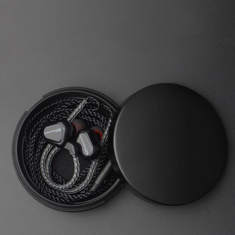 NUOLUX メタル製 耐衝撃 イヤホン収納ケース ポータブル 防水バックル付き ヘッドホン収納バッグ ブラック 3.15×3.15×1.10インチ 軽量 携帯便利