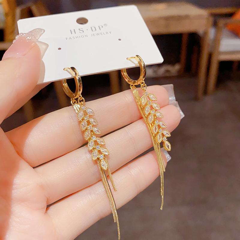 イヤリング 秋冬 ロング ジルコニア 麦穂 フリンジ イヤーカフ 高級感 個性的 エレガント ファッション アクセサリー 女性用 洗練 軽やか デザイン