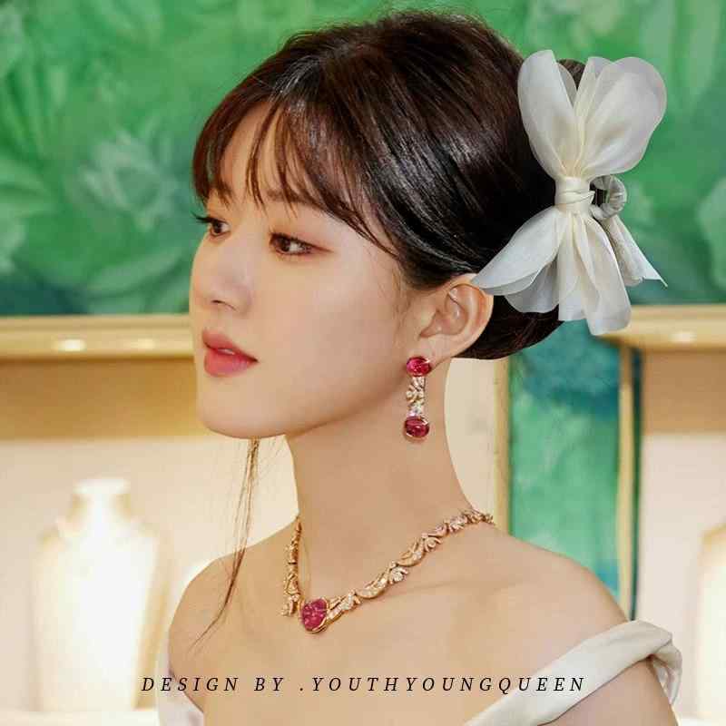 Rakuten - ヘアクリップ 女性用 夏用 布製 蝶結び デザイン サメクリップ 大サイズ 後頭部用 髪量多め対応 軽奢感 ファッション ヘアアクセサリー かわいい ヘアアレンジ 日常使い