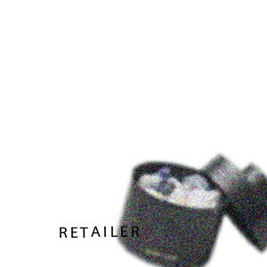 ■ メーカー (Double'H) ドゥーブルアッシュ ■ 商品名 マドエレン ポプリ ブルー フラット ミニサイズ #リリネロリ ■ 内容量 直径(φ)8.5×高さ6.5cm ■ 商品説明 天然石のカルサイト・ソーダライト・クリスタルを入れたポプリタイプのルームフレグランス。手作りで表現された、無骨な生々しさが美しい鉄の器に、真っ直ぐな意志や整った感情を想像させるブルーベースの天然石・透明感のあるクリスタルがアクセントとして添えられています。香りの広がりは、蓋の開閉やリチャージオイルの量で調整していただけます。LILI NEROLI（リリネロリ）は、清潔感のあるフローラルと、爽やかなネロリの柑橘の香り。 ※詳しくはメーカーのホームページをご覧ください。 ■ 備考 ※ご注文後のキャンセルはお受けいたしませんので、ご了承ください。 ※メーカーのリニューアルに伴いパッケージ等変更となる場合がございます。 ※メーカーリニューアルと重なる場合は新しい商品をお届けする場合がございます。予めご了承ください。 ■ 原産国 海外製(フランス) ■ 商品区分 雑貨 ■ 広告文責 株式会社LOOP　TEL:052-842-9477　