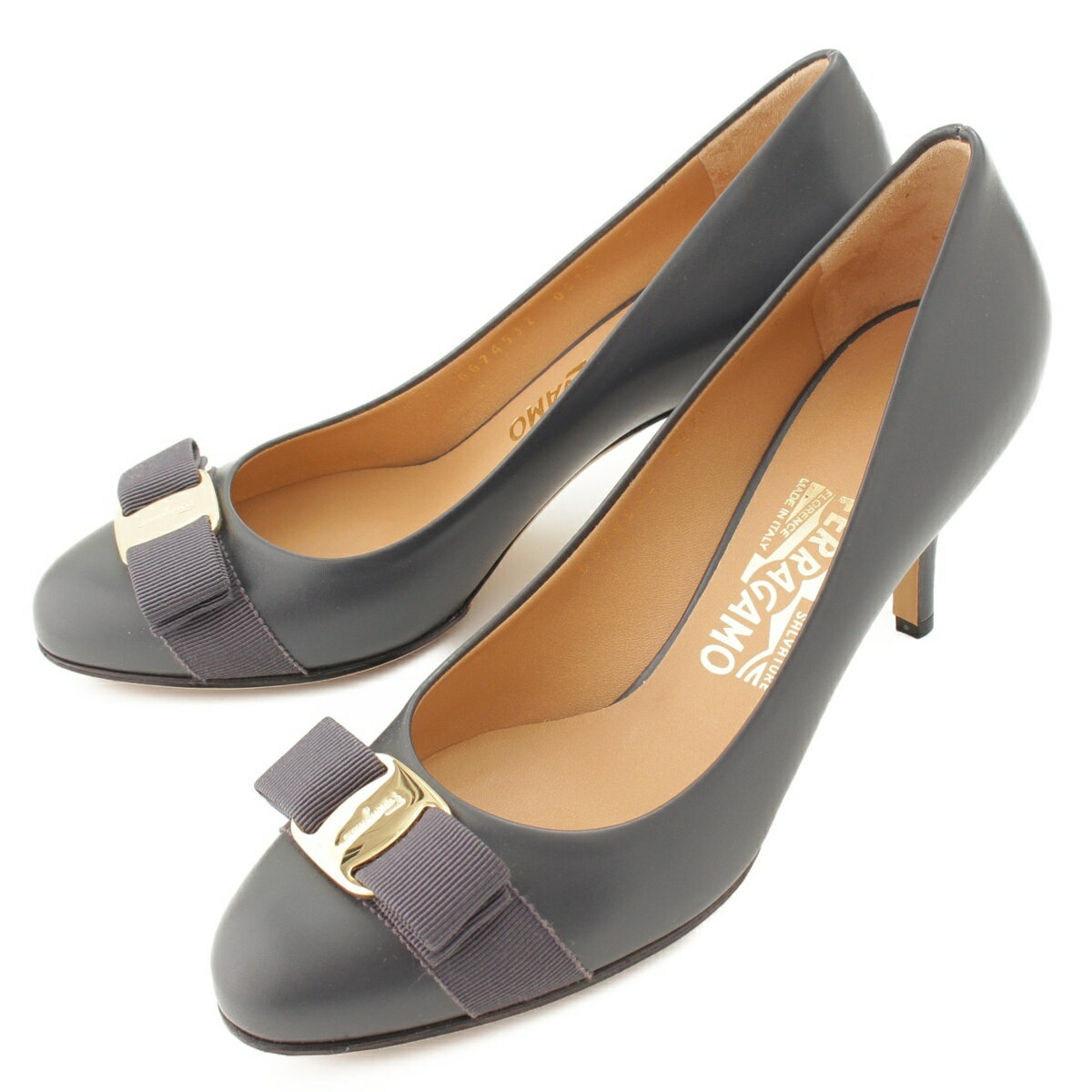 【サルバトーレフェラガモ】Salvatore Ferragamo　CARLA ヴァラリボン レザー パンプス グレー 7 1/2D 未使用【中古】【鑑定済・正規品保証】66576のサムネイル