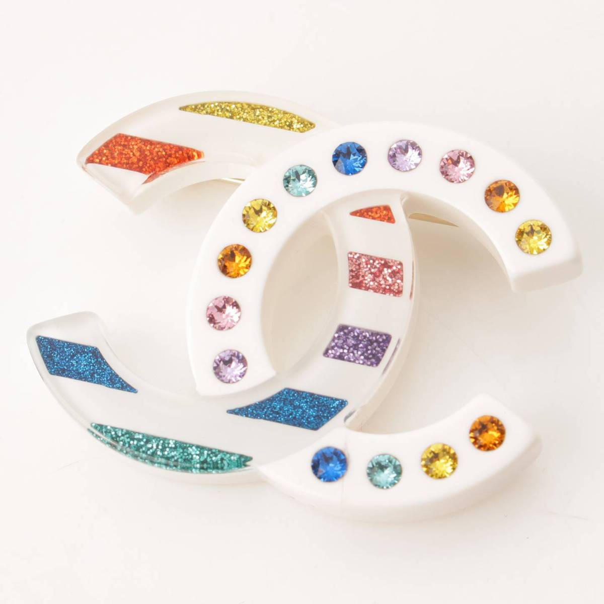 【シャネル】Chanel　19C ココマーク ラインストーンパヴェ レインボー ブローチ ホワイト マルチ 【中古】【鑑定済・正規品保証】167725のサムネイル