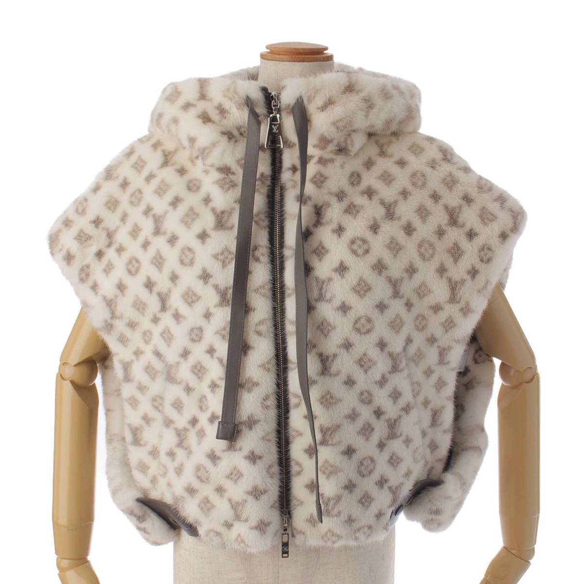 【ルイヴィトン】Louis Vuitton　モノグラム ミンクファー ベスト オープン アーム ジャケット 1A91ZE ホワイト 34 【中古】【鑑定済・正規品保証】180621のサムネイル
