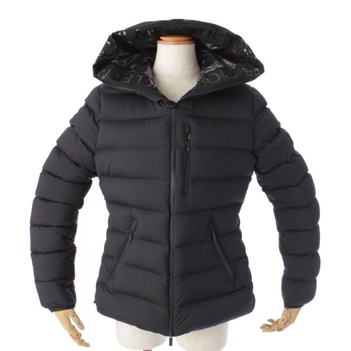 【モンクレール】Moncler　22年 HERBE ダウンジャケット アウター 1A000 ブラック 1 未使用【中古】【鑑定済・正規品保証】179838のサムネイル