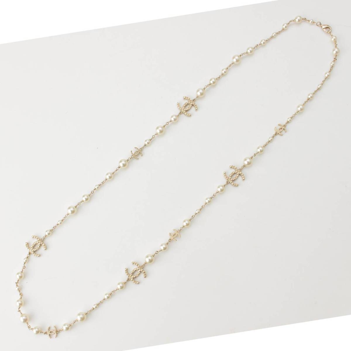 【シャネル】Chanel　ロング ココマーク パールネックレス B10A ホワイト×ゴールド 【中古】【鑑定済・正規品保証】187684のサムネイル