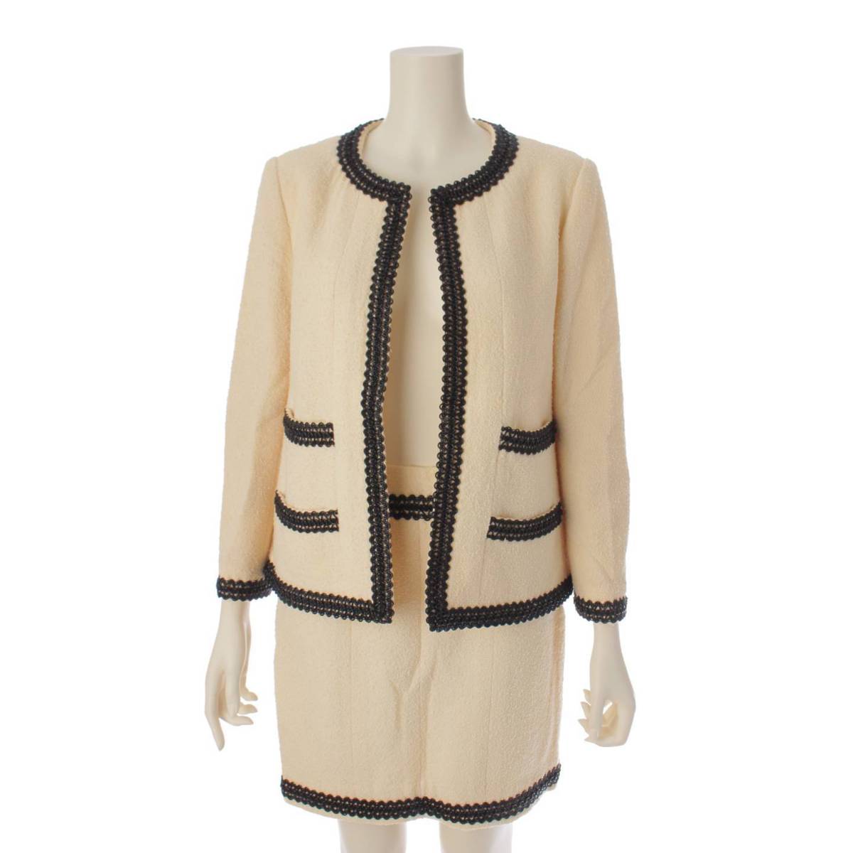 【シャネル】Chanel　94P ツイード ノーカラージャケット スカート セットアップ PO3317 アイボリー 38 【中古】【鑑定済・正規品保証】187682のサムネイル