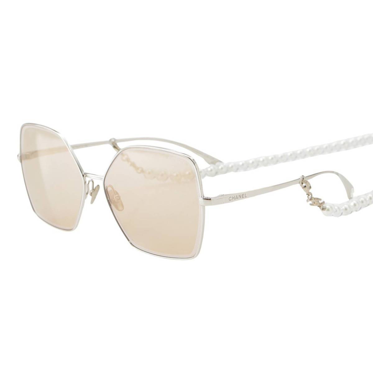【シャネル】Chanel　ココマーク ロゴ 4262 パールチェーン バタフライ サングラス アイウェア シルバー 【中古】【鑑定済・正規品保証】210786のサムネイル