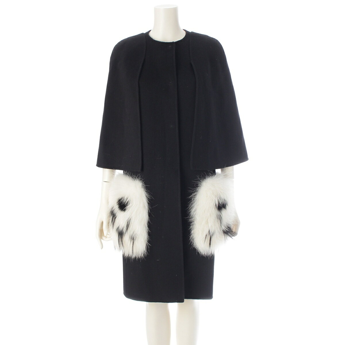 美品フェンディケープコートファーポケット42黒 FENDI（フェンディ） 18AW フォックスファーポケットケープコート