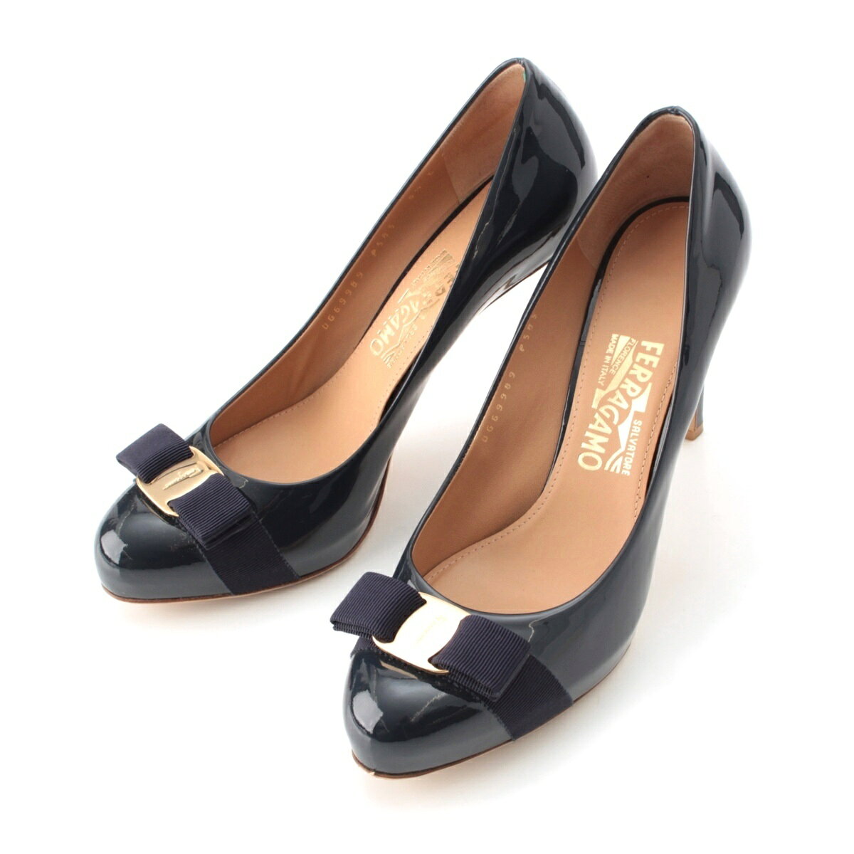 乐天商城 - サルヴァトーレフェラガモ Salvatore Ferragamo パテント ヴァラ ピンヒール パンプス ネイビー 8 1/2【中古】【正規品保証】