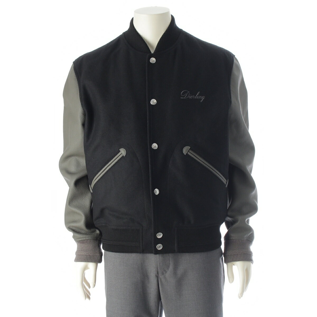 Rakuten - ディオール Dior 25AW 牛革 DIORLING テディ バーシティ ロゴワッペン ブルゾン 543L443A6105 ブラック グレー 50【中古】【正規品保証】