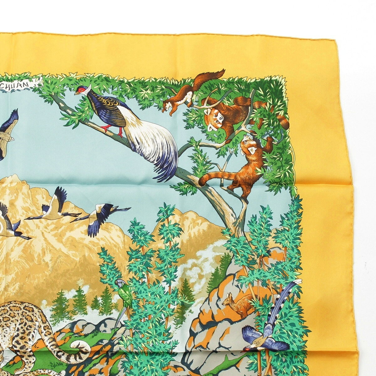 retroのエルメス HERMES カレ90 SICHUAN 四川省 シルク スカーフ イエロー【中古】【正規品保証】｜アングル3