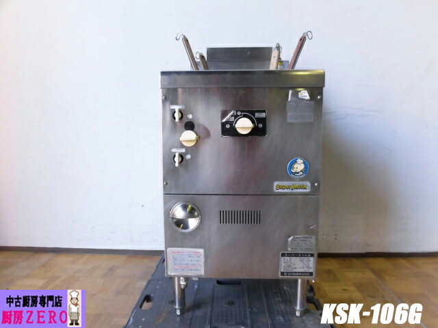 【商品仕様】 ・メーカー:コメットカトウ ・ゆで麺機 ・型番：KSK-106G ・管：I1864 ・都市ガス ・サイズ：W450×D650(685)×H785(BG1015)(+30)mm ・槽：43L ・質量：54kg ・接続口口径：15A ・付属品：テボ×4、テボ受け×1 【商品状態】 ・商品はUSED品です。 ・動作確認済みです。 ・できる限りの清掃済みです。 ・USED品の為、スレ・傷・汚れ・シミ・水垢・錆がございます。 ・後方に変色がございます。 ・脚はすべて回ります。 ・台車は撮影用のため、付属しません。 ・写真の物が全てです。 ・写真でご判断頂きますようお願いいたします。 【発送詳細】 ・代引きは不可となっております。 ・日本通運での発送となります。 ・北海道・沖縄・各中継営業所が入る場合は、別途御見積となります。 ・大型商品のため、リフト、又は荷受人様数名が必要となります。 　ご用意頂けない場合、又は個人の方への発送は営業所止めとなります。 ・法人の方は、必ず法人名をご連絡ください。 ・配送ドライバーさんは商品荷降ろしや 　設置場所への搬入等はお手伝いできません。軒先降ろしとなります。 ・配達の日にちの指定は可能ですが 　時間の指定はできませんのでご注意ください。 ・元払い発送になります。 【送料料金表】(税込) 地域 発送先 送料 東北 青森県　岩手県　秋田県　宮城県 山形県　福島県 15,800円 関東 茨城県　栃木県　群馬県　埼玉県 千葉県　東京都　神奈川県　山梨県 9,200円 信越 新潟県　長野県 8,650円 北陸 富山県　石川県　福井県 7,600円 東海 静岡県　岐阜県　愛知県　三重県 7,300円 関西 滋賀県　奈良県　京都府 和歌山県　大阪府　兵庫県 7,900円 中国 鳥取県　島根県　岡山県　広島県 山口県 10,000円 四国 徳島県　香川県　愛媛県　高知県 12,200円 九州 福岡県　佐賀県　長崎県　大分県 熊本県　宮崎県　鹿児島県 17,300円 ◎連絡運輸中継料が上記金額に加算される場合ございます。 　　　　　　　----ご注意----- 　　※発送前再チェックを致しますが万が一初期不良の場合は 　　到着後4日間以内にご連絡をお願いいたします。 　　※到着後注意事項に沿って動作確認をお願いいたします。 　　※状況確認後ご相談させていただき商品代金と送料 　　　(振込手数料は含みません)を返金または交換をいたします。 　　※商品説明に記載のある不具合につきましては 　　　返品対象と致しかねます。 　　※お客様のご都合による返品はお受けできません。 　　※発送前の動作確認で破損や不良が出てお取引が、 　　　出来なくなる場合もございます。 　　　予めご了承の上、納品まで余裕をお持ち、ご購入ください。 　　※重量物・大型商品は配送車荷台でのお渡しになります。 　　　配送ドライバーさんは商品荷降ろしや 　　　設置場所への搬入等はお手伝いできません。 　　※日本通運で発送の場合、配達の日にちの指定は可能ですが 　　　時間の指定はできませんのでご注意ください。 　　※成人男性数人での荷降ろしの場合、万が一怪我などを 　　　されても運送会社及び当方では責任が持てません。 　　　フォークリフトなどのご利用をおすすめいたします。 　　※配送による遅延等での損害賠償・営業保証などは 　　　一切致しません。 　　※商品お受け取りの際は即時開梱し外観の損傷が無いか 　　　ご確認ください。後日ご連絡いただきましても運送会社も 　　　当社も対応致しかねます。 　　※業務用厨房機器は必ず業者に依頼をして安全な設置を施してください。