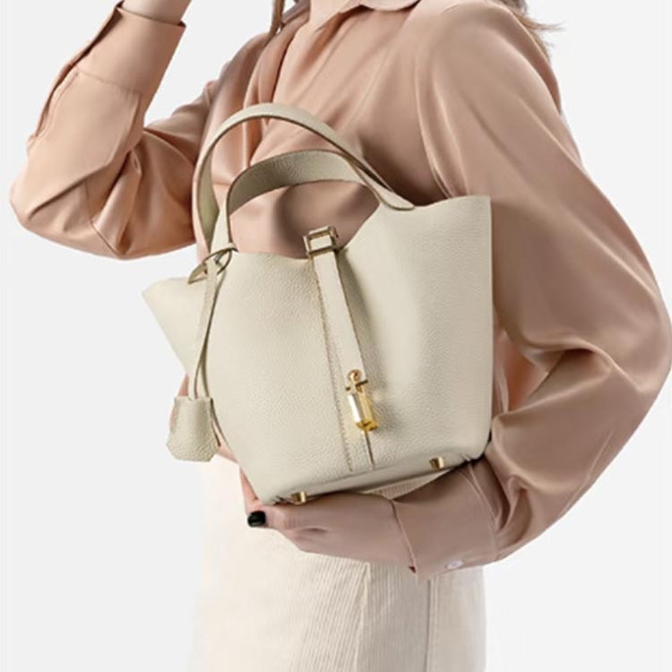 キューブバッグ bag かわいい カデナ ポーチ付き キューブ型 鞄 プレゼント 高見え...