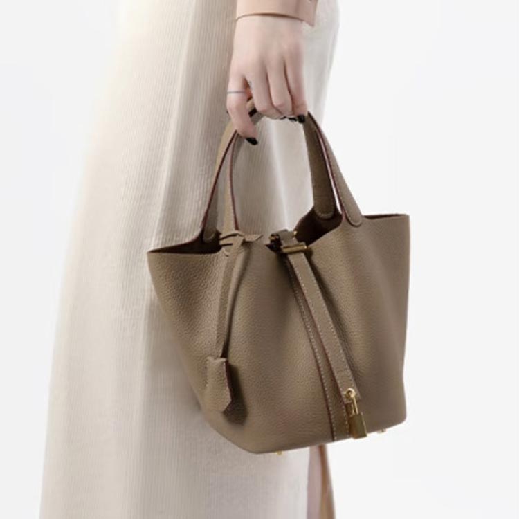 キューブバッグ bag かわいい カデナ ポーチ付き キューブ型 鞄 プレゼント 高見え...