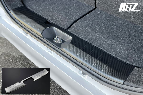 【REIZ(ライツ)】「立体カーボン調」タント/タントカスタム(LA650S/LA660S) 前期 ラゲッジスカッフプレート ステンレス製 //メッキパーツ/シフォンカスタム/ステップガード
