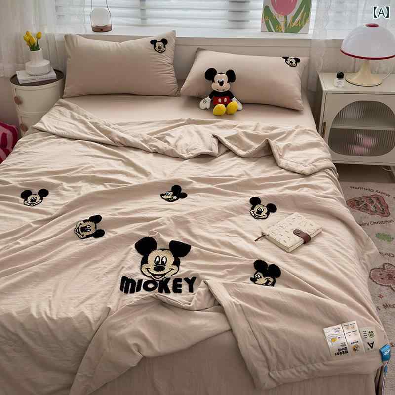 イン ディズニー かわいい ミッキー 漫画 タオル 刺繍 夏 涼しい キルト 4 ピース 夏の 薄い キルト エアコン キルト 3 点 セット