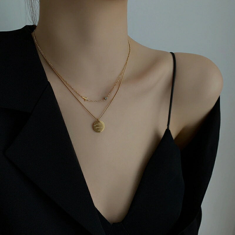 即納バレンタインデープレゼント 色あせないチタンスチールのネックレスを二重に重ねて身につける女夏..