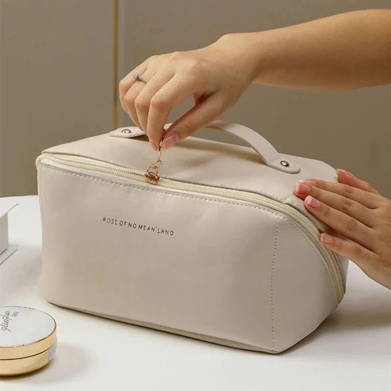 化粧ポーチ コスメポーチ ポーチ 小物入れ 可愛い 大容量　化粧ポーチ フェイクレザー メイクポーチ トラベルポーチ 大きめ かわいい おしゃれ コンパクト シンプル 韓国 メイク