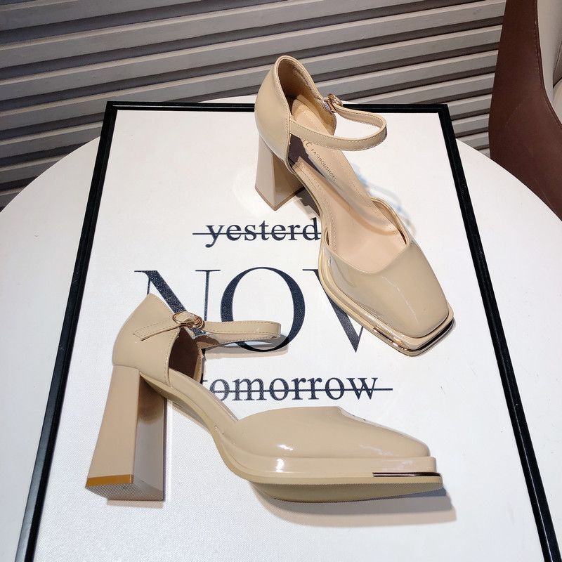 フレンチメアリージェン靴女レトロエナメル方形中空太ヒール防水台単靴一文字ボタン