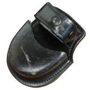 【中古】北アイルランド警察 放出品 ハンドカフホルダー 革製 ベルトループ 角度調節式 右用 [ 可 ] PSNI 角度変更 角度調整 回転 ポリス ハンドカフポーチ ハンドカフケース 手錠ケース 手錠ホルダー 手錠ポーチ レザー ハンドカフスケース ハンドカフスポーチ