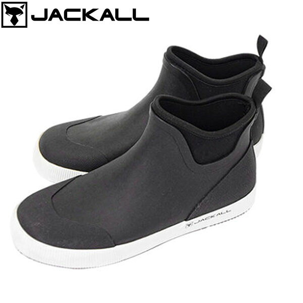 ノンスリップデッキシューズSH-B002 NON SLIP DECK SHOES防水性＆防滑性を兼ね備えたデッキシューズ滑りやすい船上でもしっかりとグリップの効く防水性デッキシューズ。特殊なパターンがデザインされたアウトソールが、確かなグリップ力を発揮します。大物とのファイトや大波の揺れに対しても踏ん張ることができ、アングラーのパフォーマンスをサポートします。また本体ボディは完全防水仕様となっており、水飛沫から足を守ります。履き口は伸縮性のあるクロロプレンゴムで、デッキやキャビンとの行き来や、釣行前後の履き替えも楽に行えます。クッション製に優れた厚みのあるインソールを採用し、長時間の着用でも快適さが続きます。※優れたグリップ力を有しておりますが、地面の材質や状況によってグリップ力は前後します。安全を確認してご使用ください。※履き口のゴム部分は防水仕様ではありません。 ※写真の色と実際の商品の色は多少異なる場合がございます。 ※商品画像はメーカー提供のサンプル画像です。 製品仕様・デザインは改良のため予告なく変更される場合がありますのでご了承ください。 正規品 未使用新品 当店のブランド商品は全て本物です。安心してショッピングをお楽しみください。