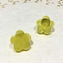 黄色いお花のピアス rp-46【 レジンピアス カジュアル 大人っぽい ギフト 誕生日 プレゼント おしゃれ かわいい おうち ポイント消化 ハンドメイド 人気 お花 買いまわりセール 小物 パーティー 七夕 花火大会 夏休み 祭り 】
