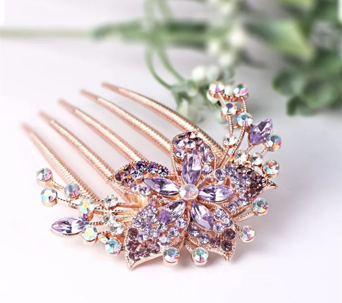 送料無料 パーティー用 髪飾り パープル ラインストーン ダンス パーティー 結婚式 社交ダンス バレエ 新体操 衣装 ドレス アクリル製 クリスタルストーン ビジュー ストーン パーツ フラット 櫛 コーム 夜会巻き　キラキラ かわいいのサムネイル