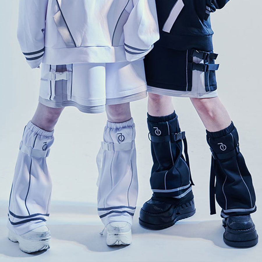 "ililil【イルイルイル】サイバーリフレクターショートパンツ/全2色"【あす楽対応】ショートパンツ ショーツ ジャージ メンヘラ 病みかわ ビッグ 黒 ブラック 白 ホワイト 天使界隈のサムネイル