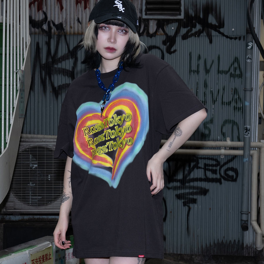 Tシャツ メンズ RAZZIS ラズ ブランド 地雷系 メンヘラ サブカル系 ファッション トップス カットソー レインボー ハート 虹 スプレープリント ホワイト V系 黒 XL ストリート Select レインボーハートプリントTシャツ 白 Tシャツ メンズ RAZZIS ラズ ブランド 地雷系 メンヘラ サブカル系 ファッション トップス カットソー レインボー ハート 虹 スプレープリント ホワイト V系 黒 XL ストリート Select レインボーハートプリントTシャツ 白