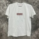 【中古】Supreme×Swarovski/シュプリーム×スワロフスキー【19SS】Box Logo Tee/ボックスロゴ Tシャツ/L 商品説明 ブランド ：Supreme/シュプリームカラー　 ：ホワイト素材 　　：お写真にございます品質表示タグをご確認ください。付属品 　：画像に写るものが全てとなります。 サイズ 表記サイズ：L実寸約：（肩幅 47.5 身幅 55 袖丈 21 着丈 66)cm 商品の状態 この商品のランク 　C 　 ※保管・使用に伴い、シワ、毛羽立ち、汚れ、ストーンの取れ等が見受けられます。※保管時における、においが付着する場合がございます。においを気にされます方は入札をご遠慮ください。 ※商品に関してご質問をいただきましてもお答え出来ない場合がございます。 ※商品の状態は弊社の基準により表記させて頂いております。 出品商品は【全て中古買取品】の為、商品によっては全てのダメージを掲載する事が難しく、掲載された情報以外にも、破損・汚れ・欠品・劣化の進行などがある場合もございます。 完璧なお品をお求めの方、また中古品にご理解のない方におきましては、恐れ入りますがご入札をお控え頂けますようお願い申し上げます。 S 未使用または新品同様のお品物 A コンディション良好な美品 B 使用感がある比較的良好なお品物 C 全体的に使用感のあるお品物 D 強い使用感または難ありのお品物 J ジャンク品 出品番号 14580 　※当店出品番号です。