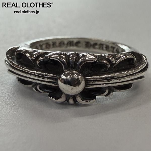 【中古】CHROME HEARTS/クロムハーツ BABY CLASSIC ベイビークラシック フローラル クロスリング/4号 商品説明 カラー ：シルバー素材 ：SV925付属品 ：画像に写るものが全てとなります。 サイズ 総重量約：5.2gリング幅：約6.3mm※号数はゲージ棒にて計測しております。画像をご参照ください。 商品の状態 この商品のランク 　B 　 ※使用に伴い、くすみ、スレ傷等が見受けられます。 ※商品に関してご質問をいただきましてもお答え出来ない場合がございます。 ※商品の状態は弊社の基準により表記させて頂いております。 出品商品は【全て中古買取品】の為、商品によっては全てのダメージを掲載する事が難しく、掲載された情報以外にも、破損・汚れ・欠品・劣化の進行などがある場合もございます。 完璧なお品をお求めの方、また中古品にご理解のない方におきましては、恐れ入りますがご購入をお控え頂けますようお願い申し上げます。 S 未使用または新品同様のお品物 A コンディション良好な美品 B 使用感がある比較的良好なお品物 C 全体的に使用感のあるお品物 D 強い使用感または難ありのお品物 J ジャンク品 出品番号 33642 　※当店出品番号です。